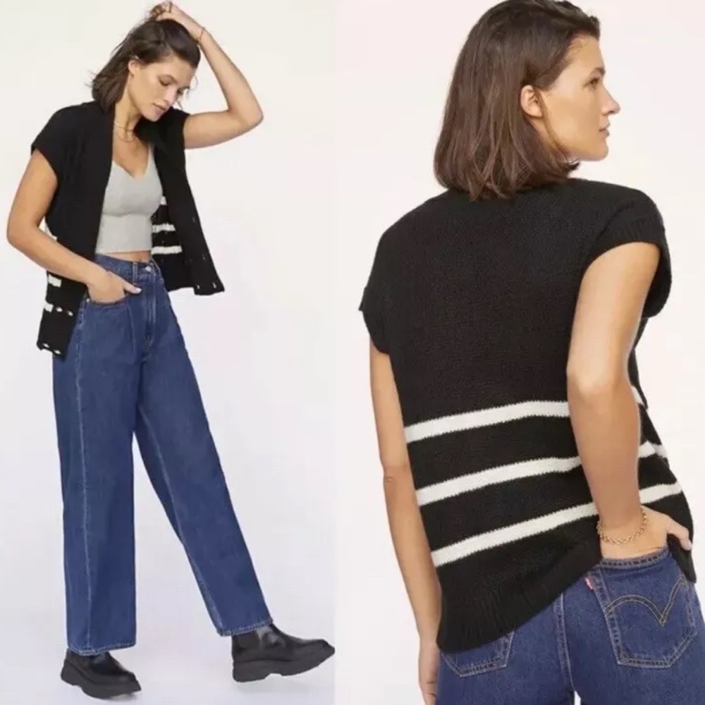 Antropologie Maeve S Black White
Striped Gold Button Sweater Vest Cap
Sleeve